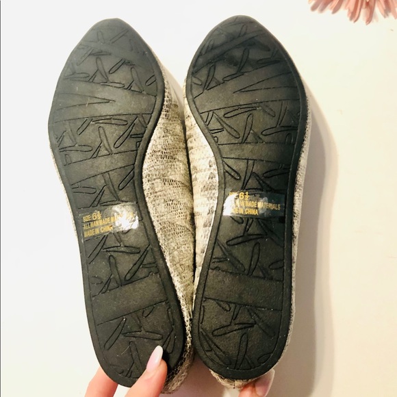 🦩CLEARANCE! NWOT Flaw Less Qupid Lizard Flats - Picture 5 of 8